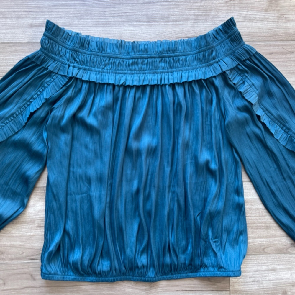 Evereve Teal Amari Off Shoulder Pleated Blouse women’s shirt Size Medium - Picture 11 of 11